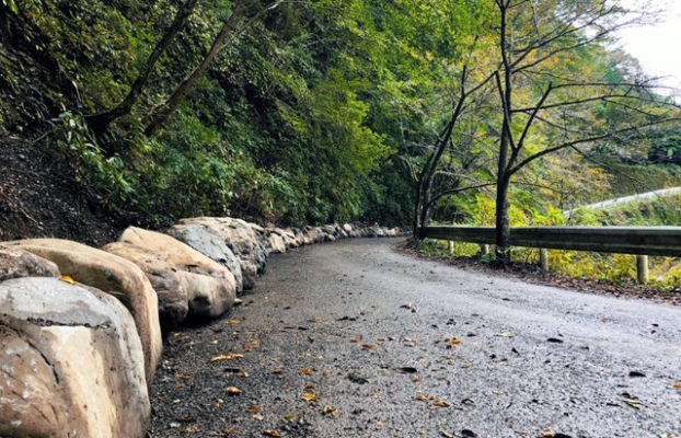 キャンプ場入口の川沿いの通路が少し変わりました