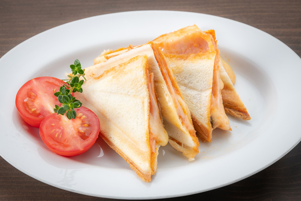 Grilled sandwich：ホットサンド ￥400