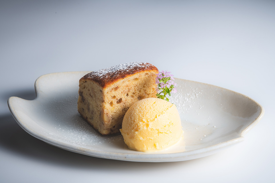 Banana and Organic walnut cake＋Home made ice cream